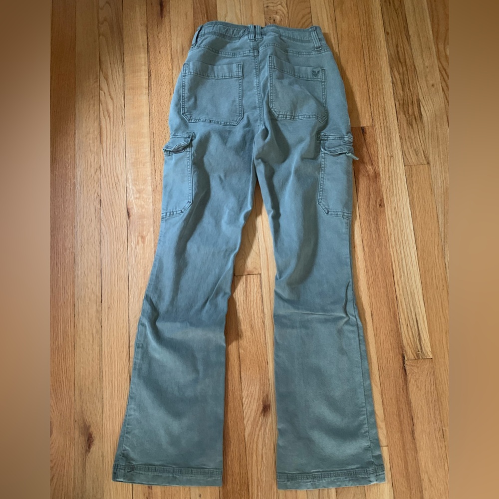 American Eagle Outfitters women’s Olive Cargo pants - Picture 2 of 4
